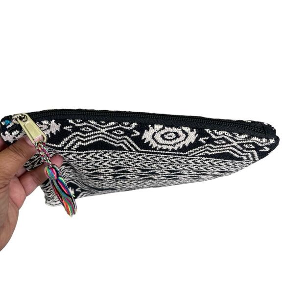 America & Beyond Zip Top Fabric Patterned Clutch Black and Tan - Picture 3 of 7